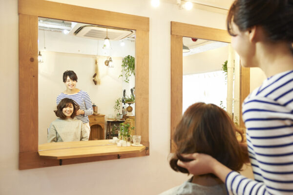 美容サロンの顧客単価を上げるためには、魅力的なサービス提供で客単価を上げる工夫が大切