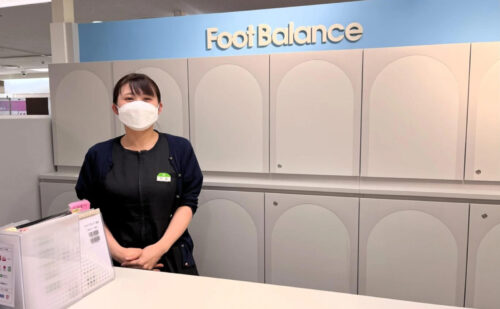 全国の百貨店で人気のフットケアサロン「フットバランス」が、予約システムを導入して業務改善に成功
